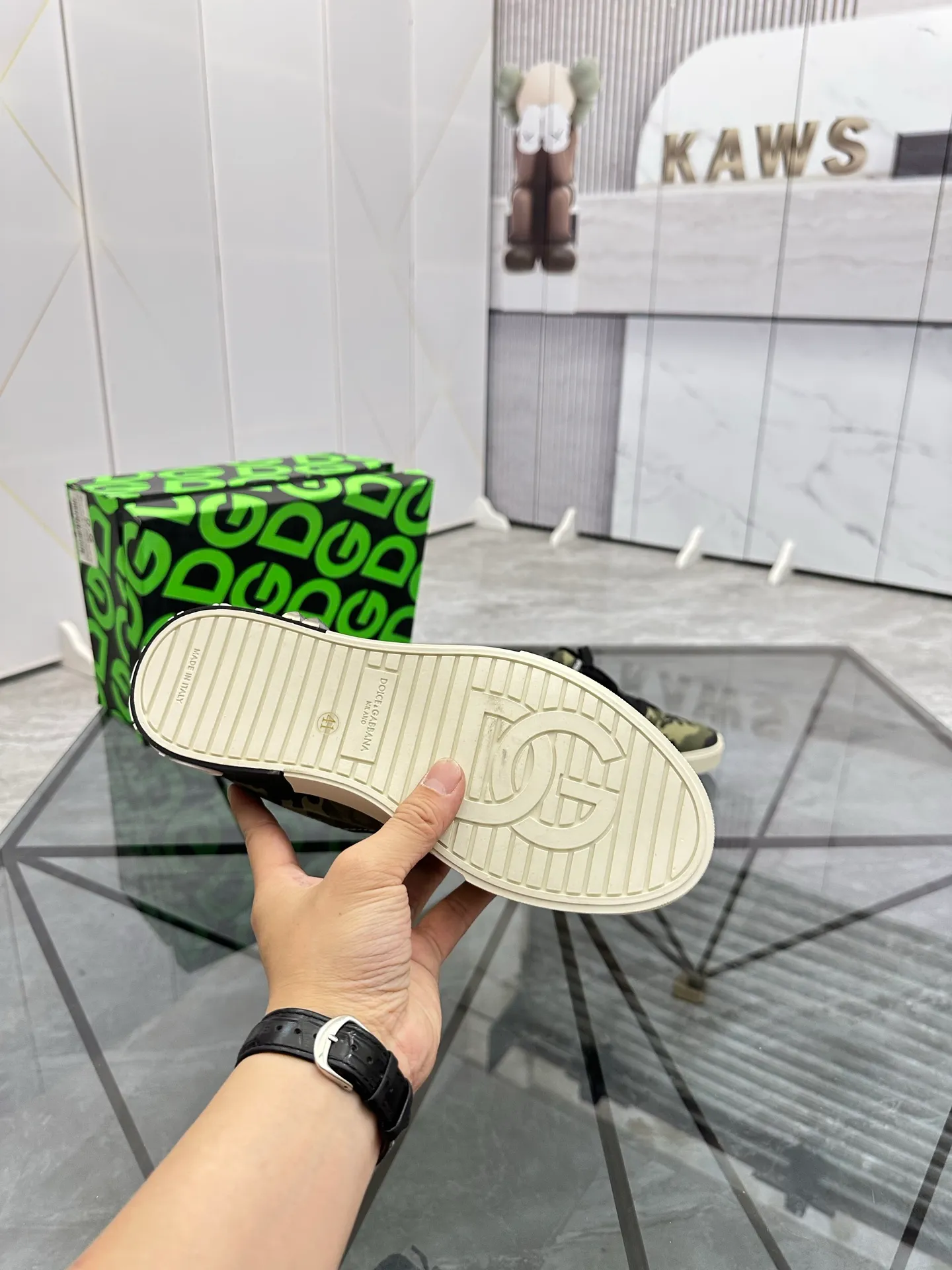 Men's shoes: 💰P460¥ Product trademark: DG "Dolce & Gabbana*" low-top casual shoes Regular size: 35-45 (can be customized to 46.) Product materials: imported cowhide leather upper spliced ​​with original fabric, sheepskin lining, original outsole. Number: 803